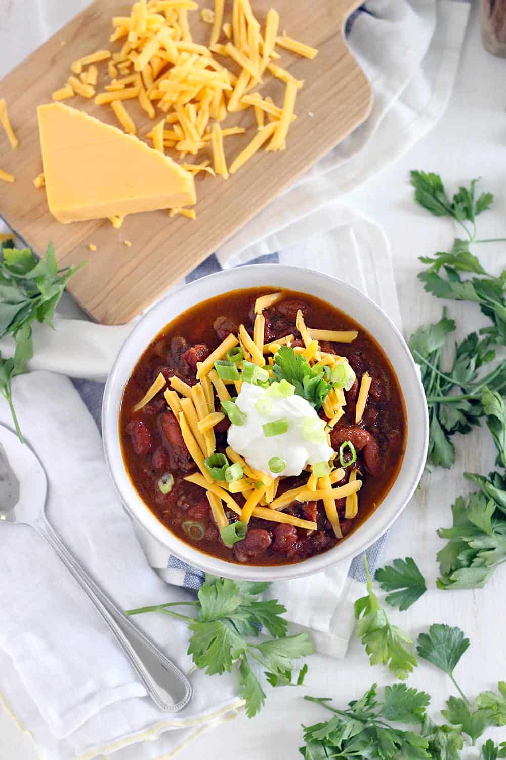 This Instant Pot Chili is made with ground beef and dry kidney beans, and comes together in less than an hour! It's cheap, healthy, and DELICIOUS.